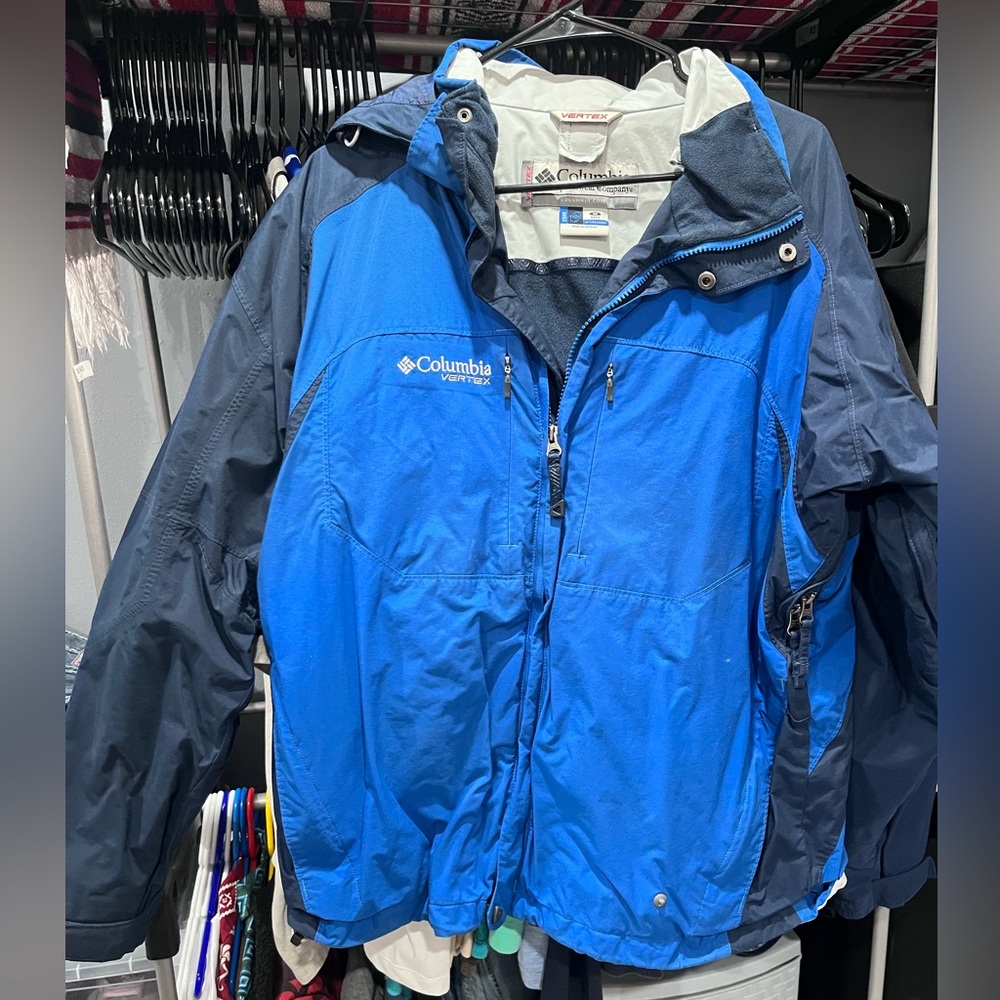 Colombia wind breaker jacket, with detachable hood.